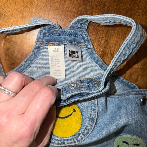 H&M Kids Denim Overall Dress with Smiley Patches - Smiley World - Picture 2 of 3